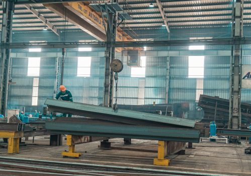 Jak wybrać odpowiedni agregat prądotwórczy do potrzeb zakładu?