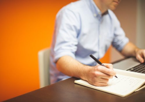 Projektowanie stacji transformatorowych dla dużych zakładów produkcyjnych – wyzwania i rozwiązania